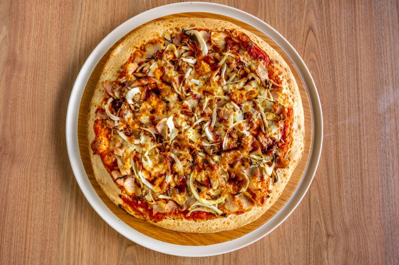Pizza and wings weeknight deal green lantern pizza
